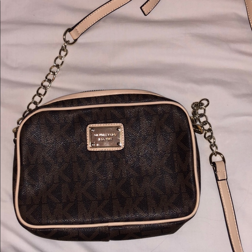Micheal Kors cross body shoulder bag